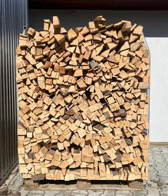 Paleta sušeného tvrdého palivového dřeva (odřezky z výroby), délka 50cm-60cm, 1,74prm - 1