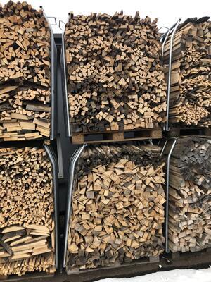 Paleta sušeného tvrdého palivového dřeva (odřezky z výroby), délka100cm, 1,74prm - 1