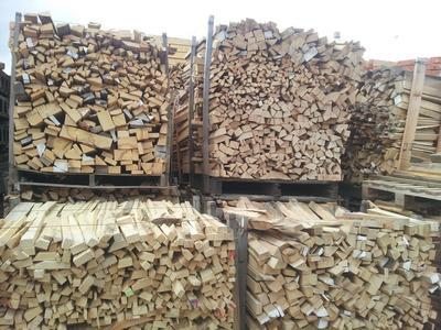 Palivové dřevo sušené tvrdé - přířezy skládané - 2